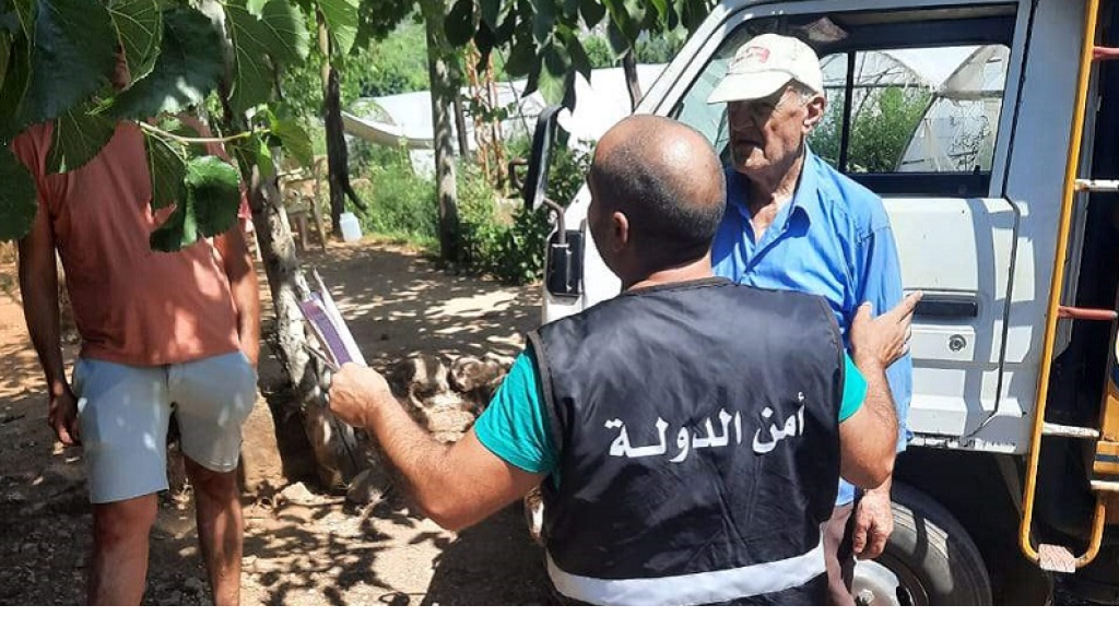 إخلاء بلدة كفرحزير من النازحين السوريين