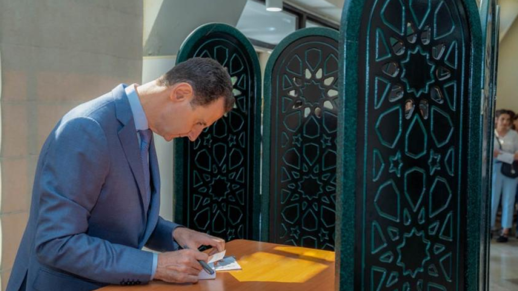 الأسد يُدلي بصوته في الانتخابات البرلمانية السورية (صور)