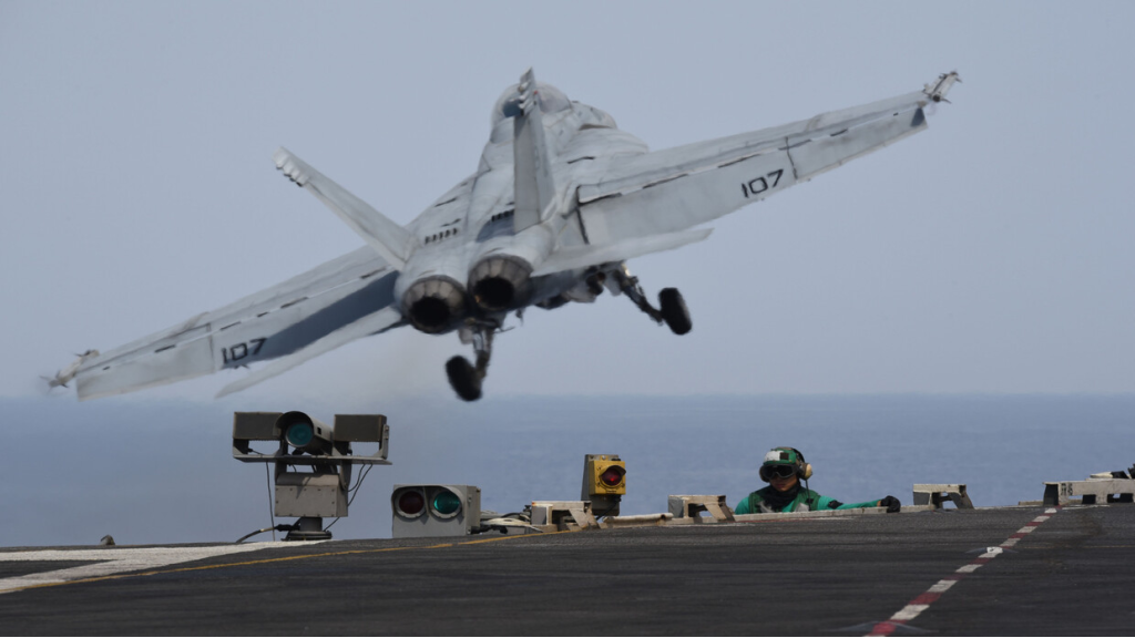 اليمن.. تجدد القصف الجوي الأمريكي والبريطاني على الحديدة