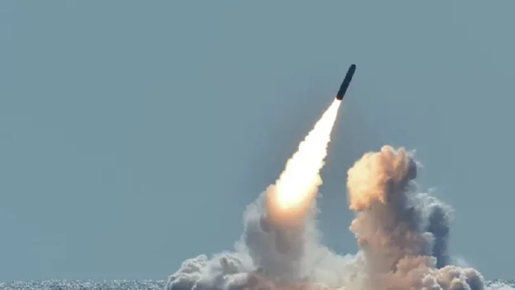 بلومبرغ”: واشنطن ستنشر أنظمة حرب إلكترونية لقمع الأقمار الصناعية لروسيا والصين