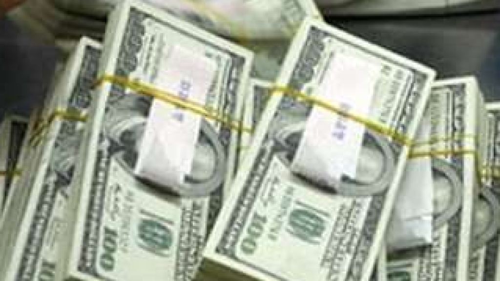 سرقتا أكثر من 80000 دولار.. هل من يعرف عنهما شيئا؟