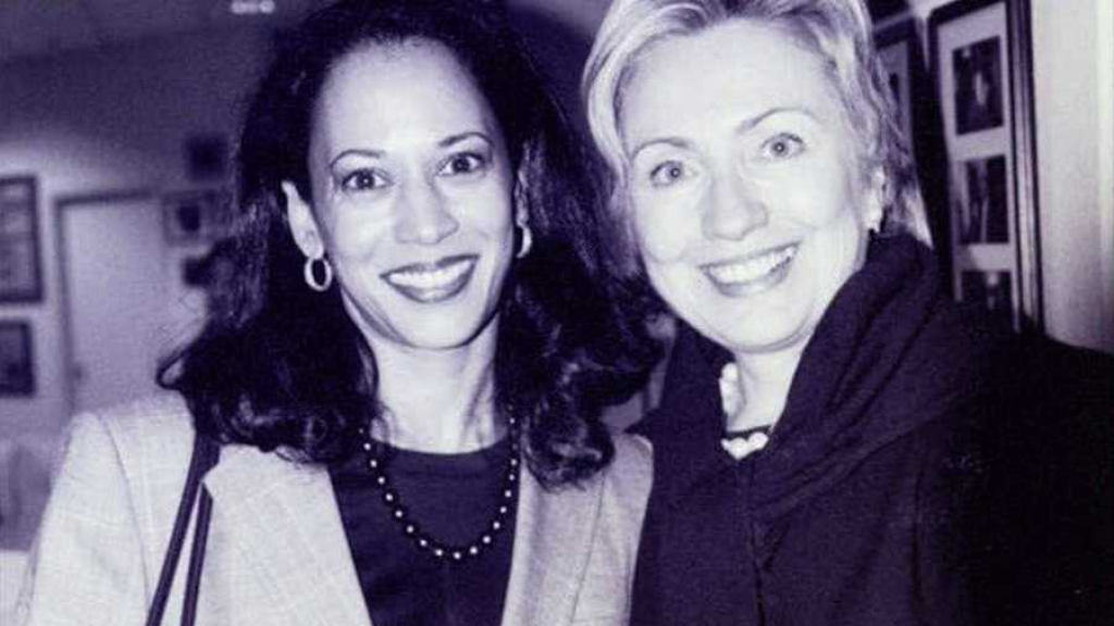 بالصورة..هيلاري كلينتون تؤكد دعمها لكاميلا هاريس