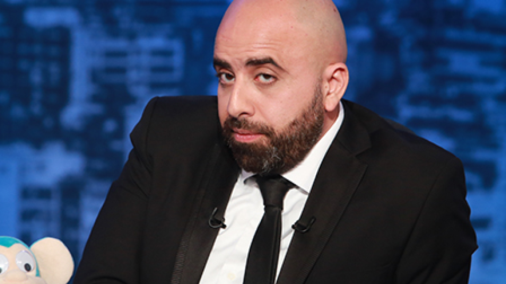 بالفيديو- هذه هدية الفنان وديع الشيخ لها ورغم إنها 