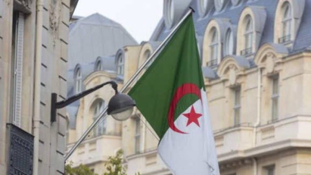 الجزائر تقرّر سحب سفيرها من فرنسا “بأثر فوري” بعد إعلان فرنسا دعم مخطط الحكم الذاتي في الصحراء الغربية