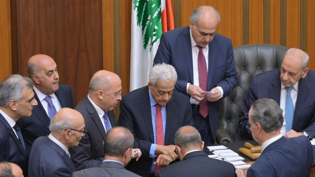 المعارضة تحضر 65 توقيعاً ... والثنائي يردّ: اجمعوا 86 ! 