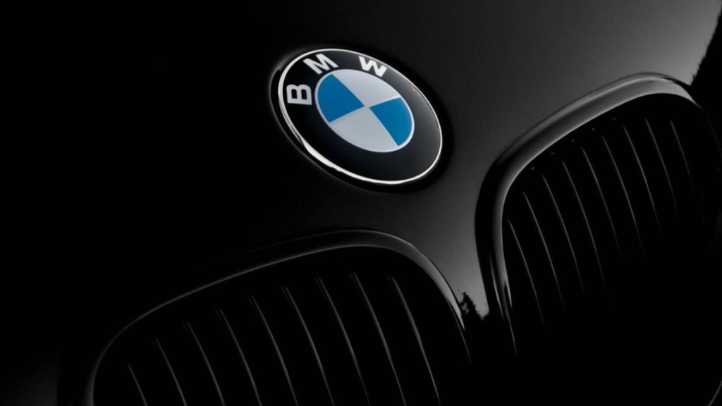 شركة “BMW” تستدعي أكثر من 100 ألف سيارة