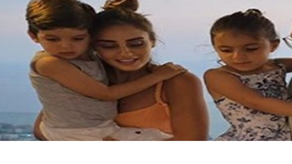 بالصور ممثلّة لبنانيّة تُودّع لبنان برسالة مُؤثّرة: أرجو من الله أن يعتني بأهلنا وأحبائنا