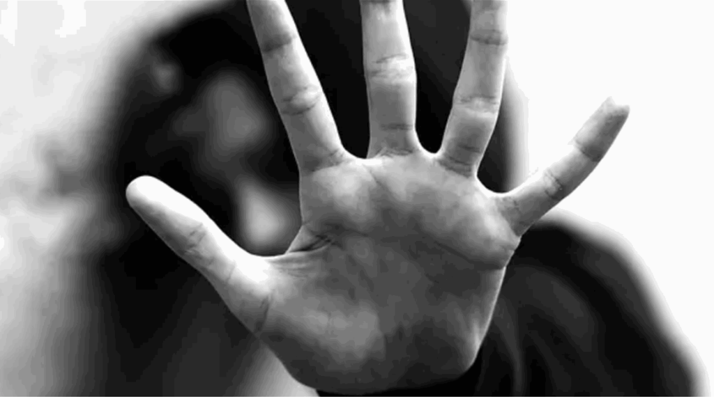 توقيف سوري في الاوزاعي حاول اغتsاب فتاة في سيارتها جانب فصيلة ميناء الحصن