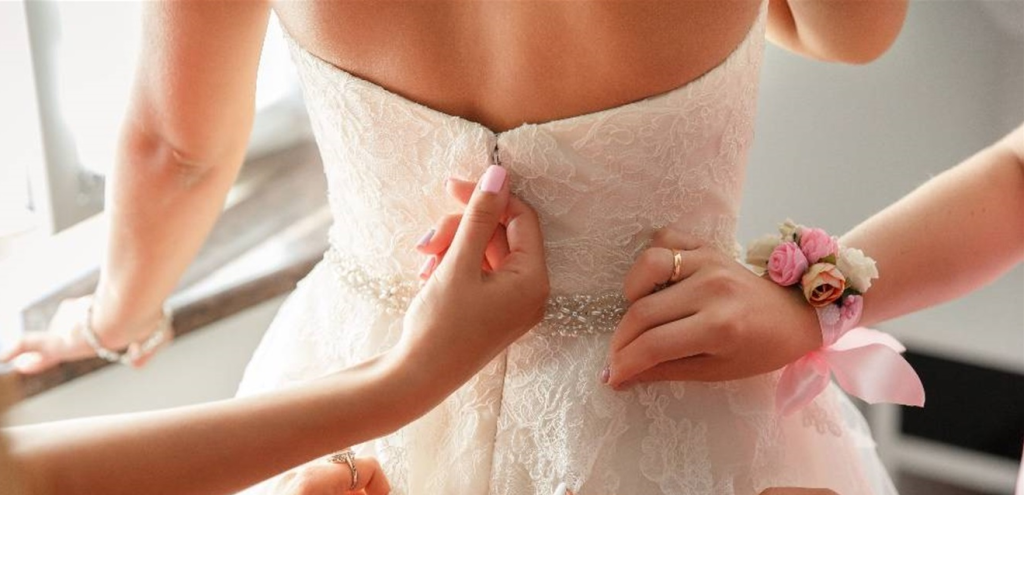 أخفت هويته.. نجمة شهيرة تحتفل بزفافها بشكل مُفاجئ في جزيرة بالي (صور)