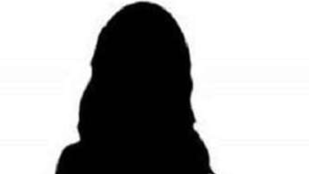 بالصورة أصبح شابا وسيماً: إطلالة نادرة لإبن فنانة.. وبلبلة بسبب اختياره لكنية والدته