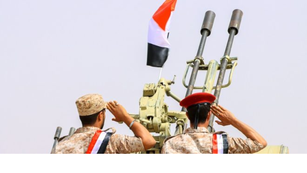 “القوات اليمنية” تستهدف سفينة “GROTON” في خليج عدن