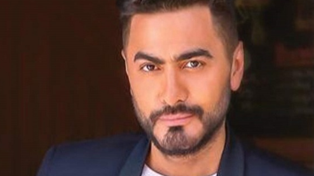 موقف إنساني نادر...  فنان يوقف تصوير فيلمه لإنقاذ فتاة