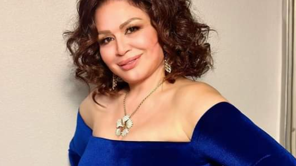 مصر.. تصريحات الفنانة إلهام شاهين عن الصلاة تثير جدلا كبيرا والدعاة يعلّقون