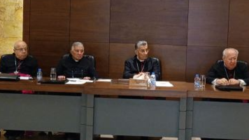 المطارنة الموارنة: للالتزام بالدستور والمسارعة الى انتخاب رئيس جديد