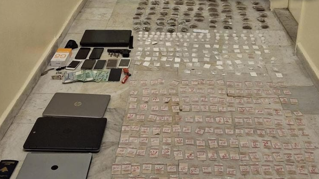 الجيش: توقيف 3 أشخاص في حي السلم والغبيري والحمودية لإقدامهم على الاتجار بالمخدرات