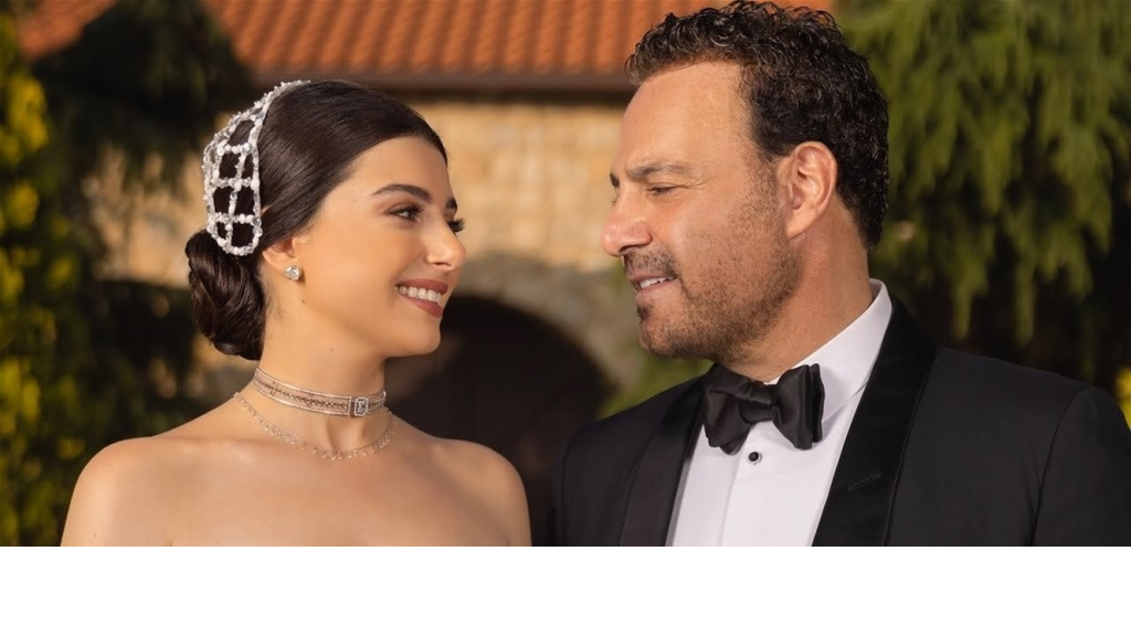 تقع في المتن.. شاهدوا فخامة فيلا الفنان عاصي الحلاني التي يملكها إلى جانب مزرعته في الحلانية (صور)