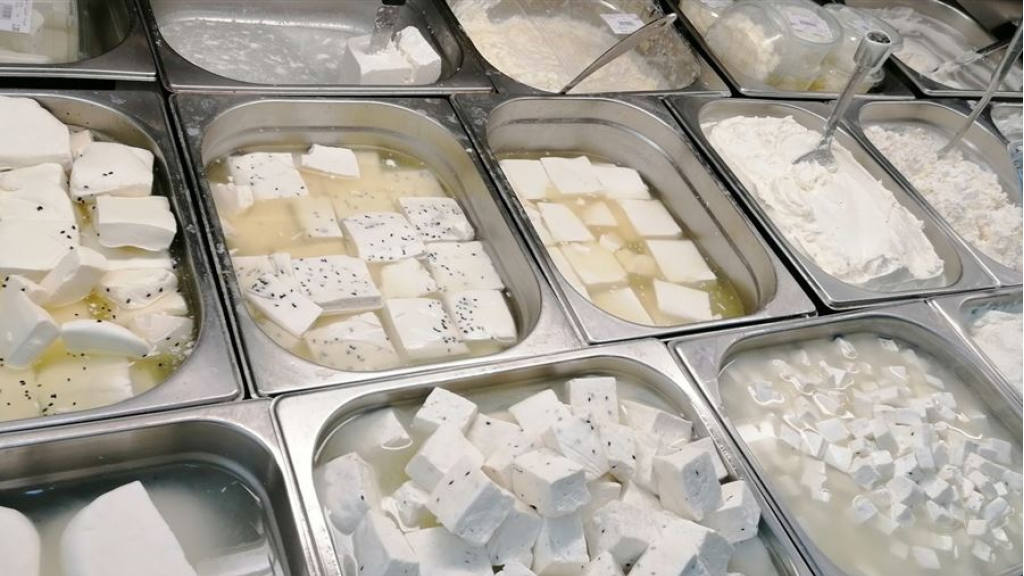 بالأسماء... ألبانٌ وأجبانٌ غير مطابقة في الأسواق!