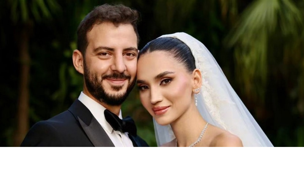 رقصت مع عريسها بطريقة غريبة.. ملكة جمال لبنان السابقة كالأميرات في زفافها وفنان شهير يُغني لهما (فيديو)