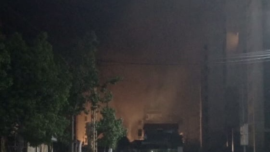 ليلة طويلة وعنيفة جدًا عاشها لبنان، وتعيش بيروت الآن هدوء حذر.