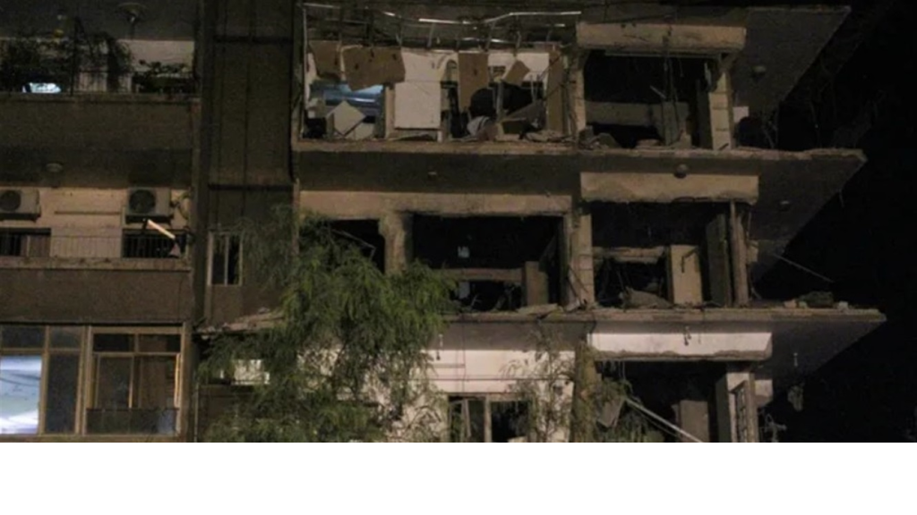 قيل انه كان متواجدا في المبنى.. ما حقيقة وفاة الممثل السوري الشهير بالقصف الإسرائيلي ؟
