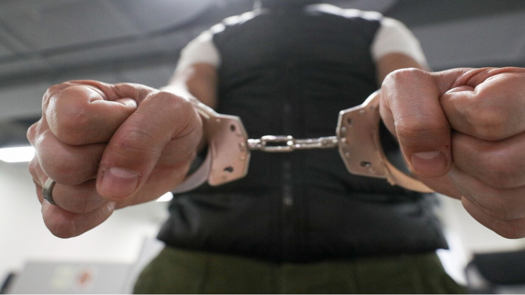 متهم بالاغتsاب.. القبض على لاعب سابق في الدوري الإنجليزي