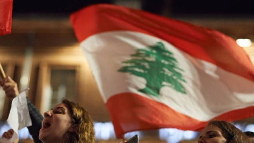 الفساد يدفع لبنان إلى 