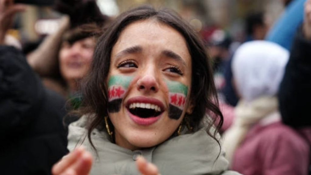 بعد انهيار نظام الأسد... آلاف السوريين يغادرون لبنان إلى ديارهم