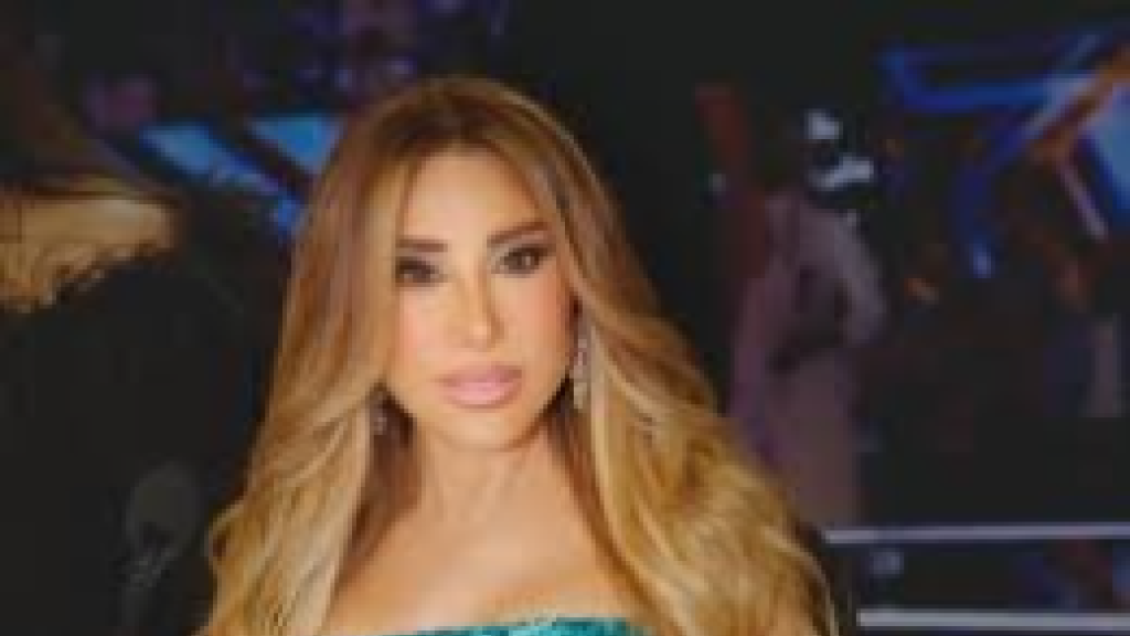 شبهها الجمهور بنوال الزغبي.. نجوى كرم تُفاجئ الجميع بتصرفها على المسرح شاهدوا ماذا فعلت (فيديو)