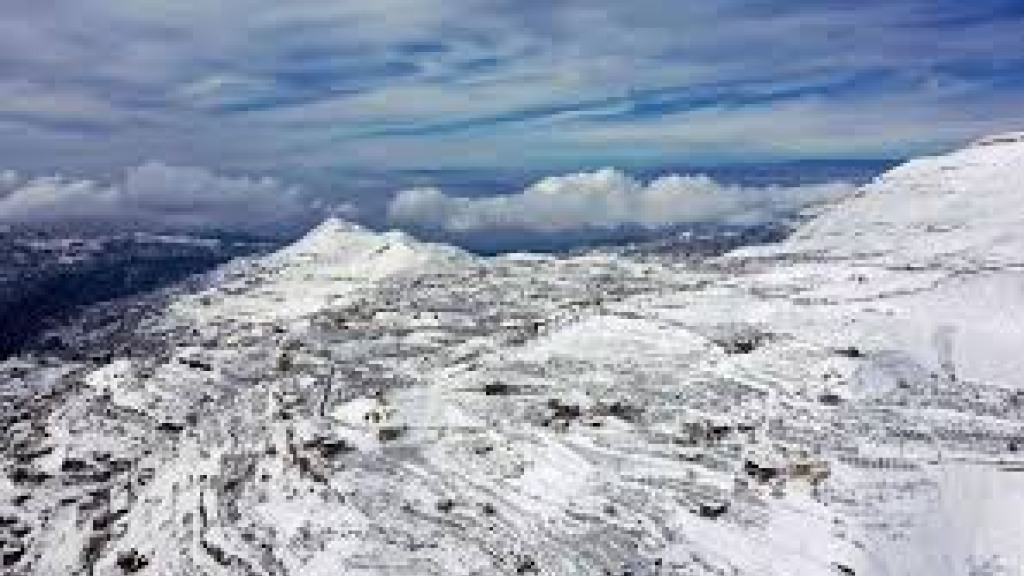 لبنان يزينه الثلج…موسم 