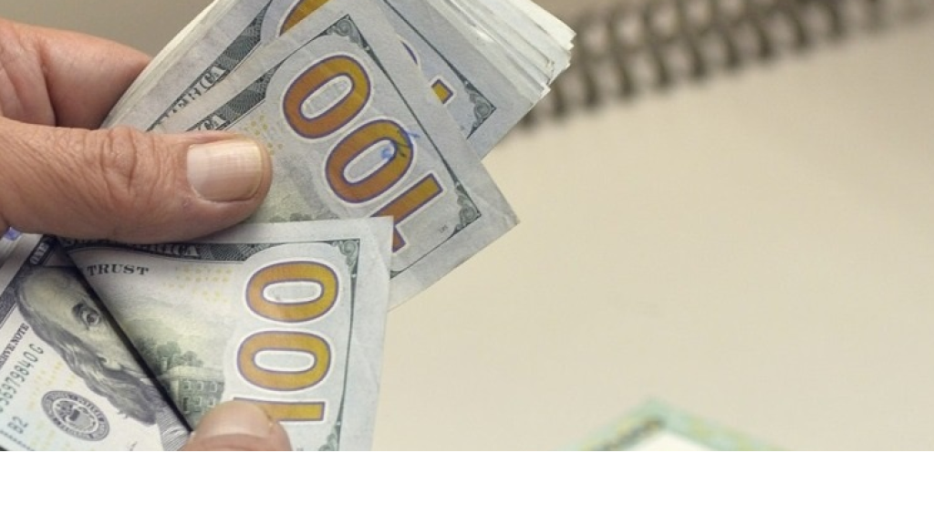دولارات في أجواء لبنان...خطورات مالية ضخمة! 