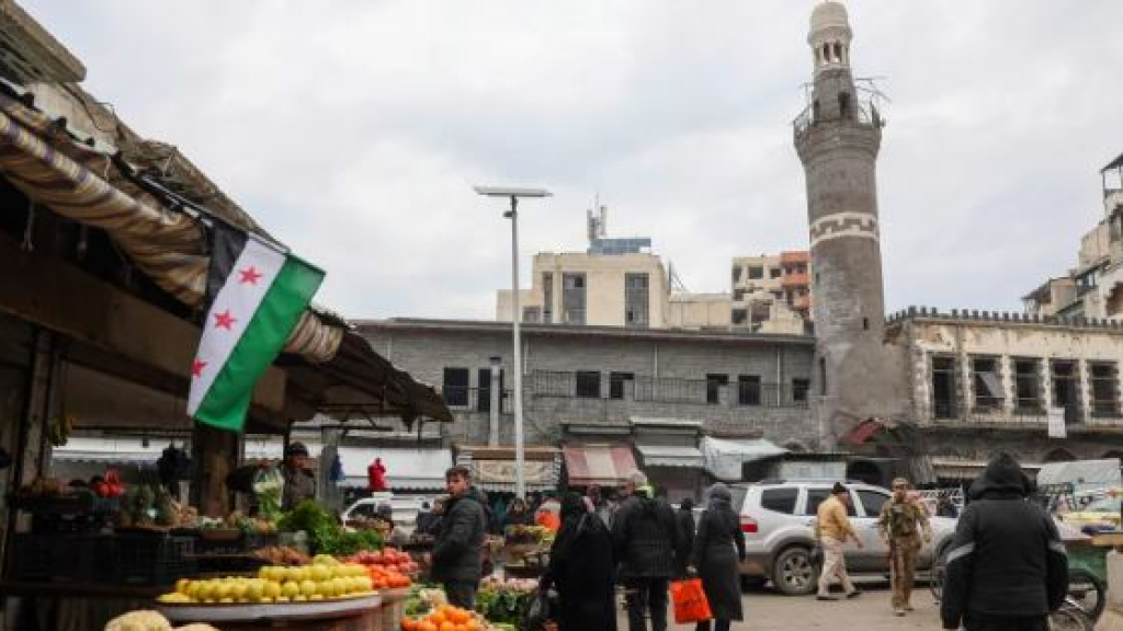 مع العد التنازلي لرحيلها... إدارة بايدن تخفف بعض القيود على سوريا