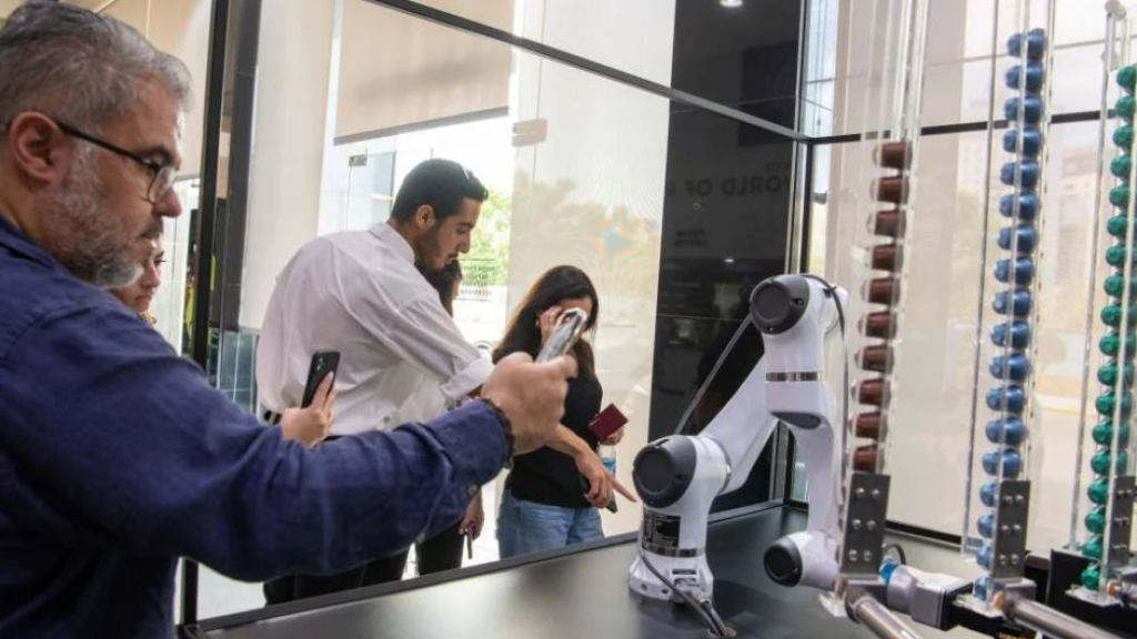 أوّل مصنع للروبوتات في لبنان
