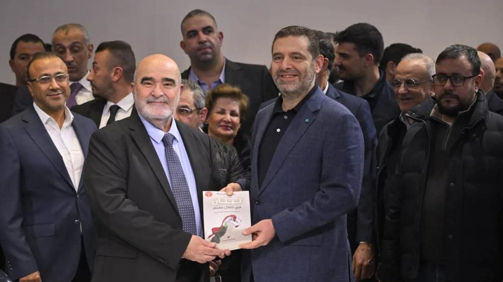 الرئيس سعد الحريري يهنئ باسم السبع على كتابه الجديد