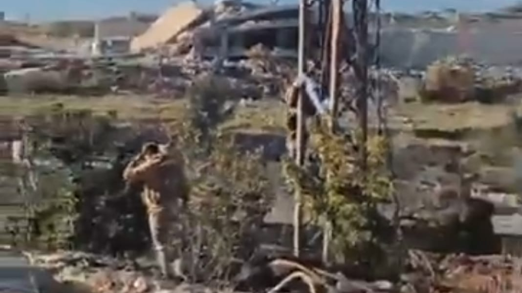 بالفيديو: الجيش اللبناني ينزع العلم الإSرائيلي في الجنوب