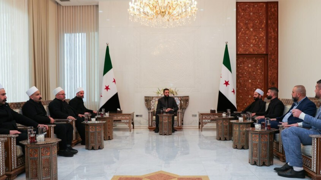 غداة تصريحات نتنياهو.. أحمد الشرع يجتمع مع وجهاء وأعيان الطائفة الدرزية (صور)