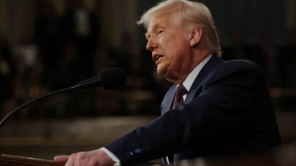 ترامب: زيلنسكي مستعد للجلوس على طاولة المفاوضات