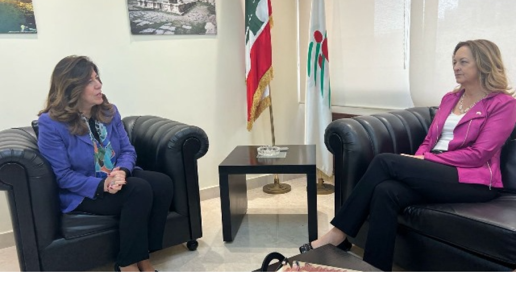 السيد عرضت مع السفيرة الكندية تعزيز شبكة الأمان الإجتماعي
