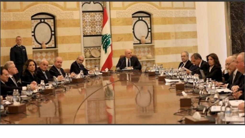 الحكومة تمدد لـ 6 سفراء