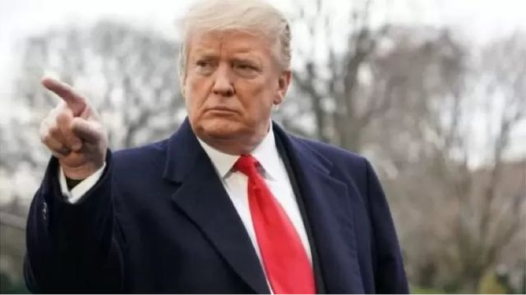 ترامب يكشف محتوى رسالة بعثها إلى خامنئي اليوم