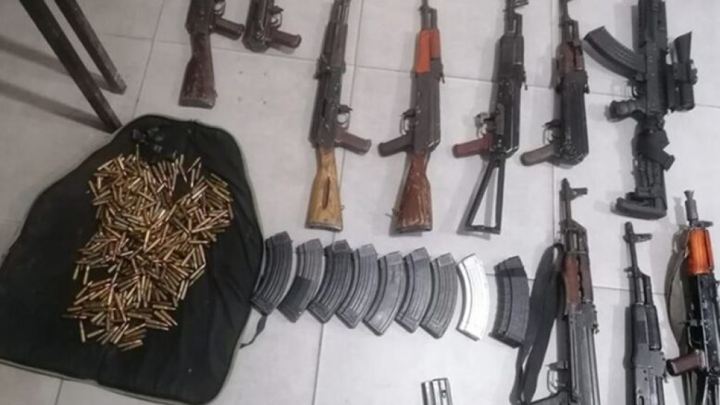 في وادي خالد… “الجيش” يوقف 3 مواطنين ويضبط أسلحة