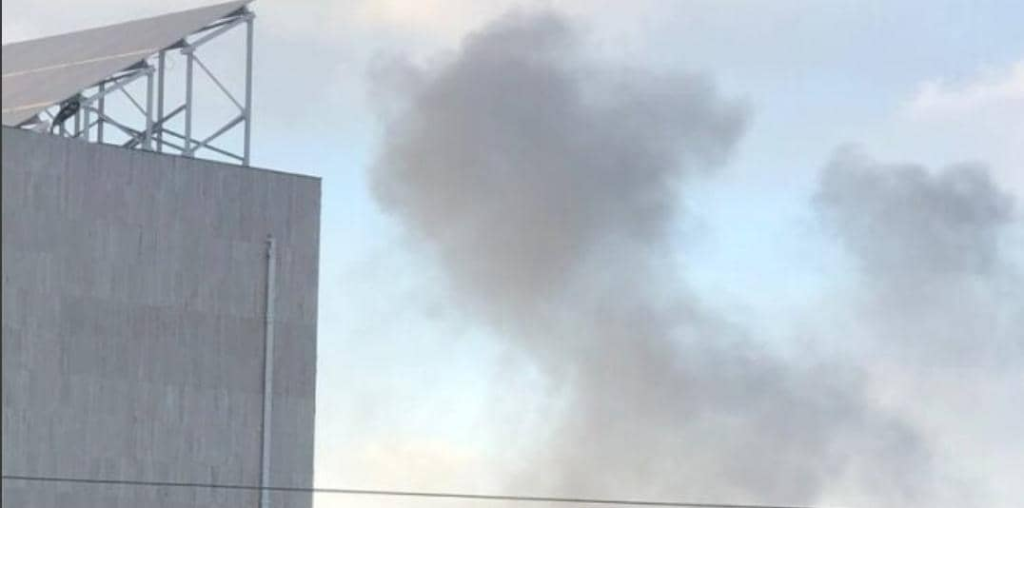 طائرة صهيونية تلقي قنبلة صوتية باتجاه مواطن في رامية