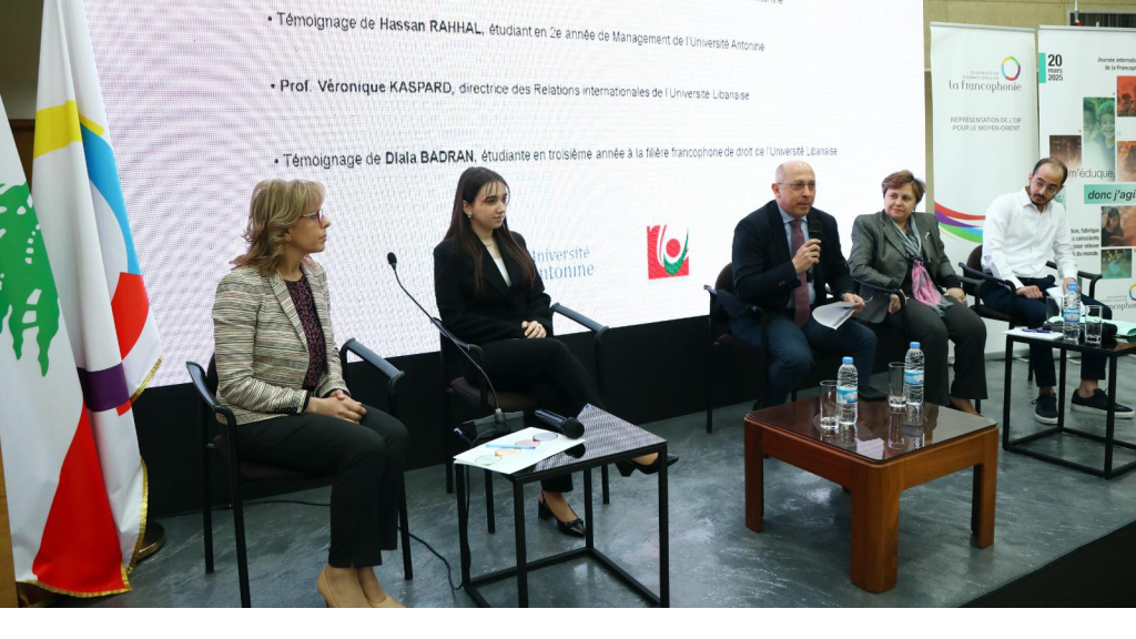 طاولة مستديرة بعنوان 