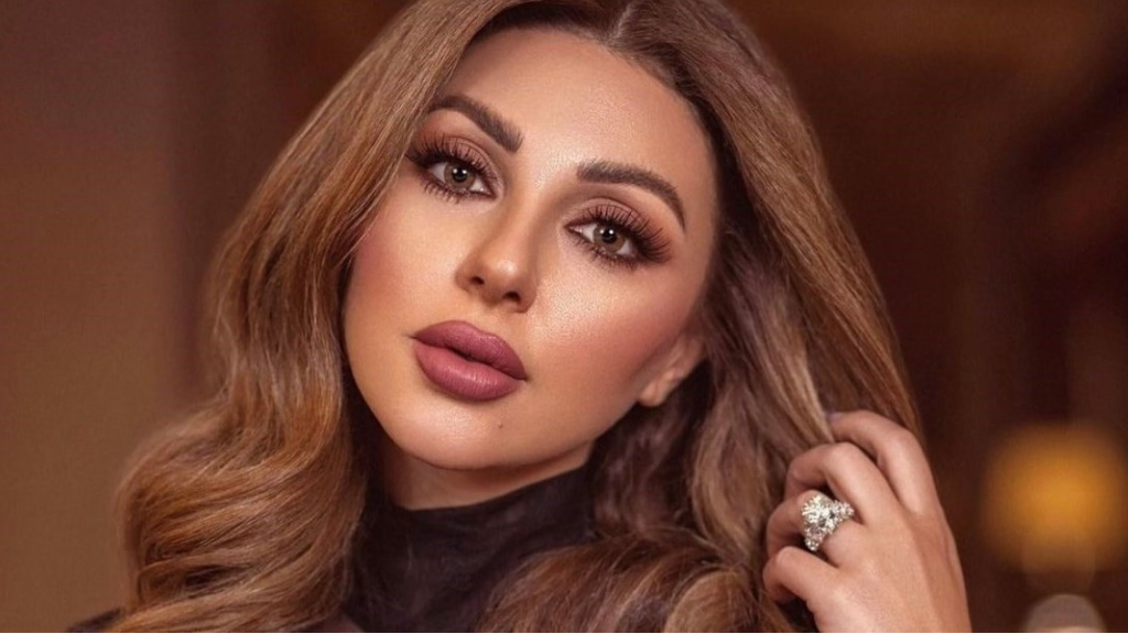 ميريام فارس تخطف الأنظار بإطلالة مميزة وحذاء خارج عن المألوف في عيد الأم