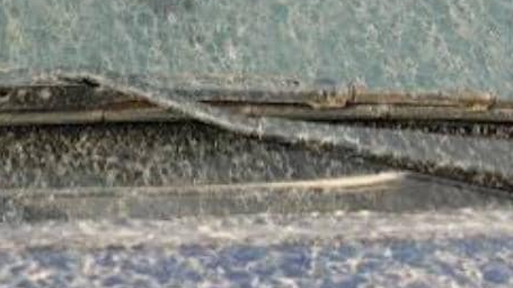 أمطار موحلة بطريقها إلينا