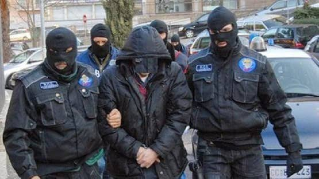 المشتبه به في حادث طعن بمسجد فرنسي يسلم نفسه بإيطاليا