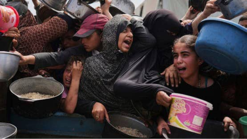 الصليب الأحمر: العمليات الإنسانية بغزة على وشك الانهيار التام