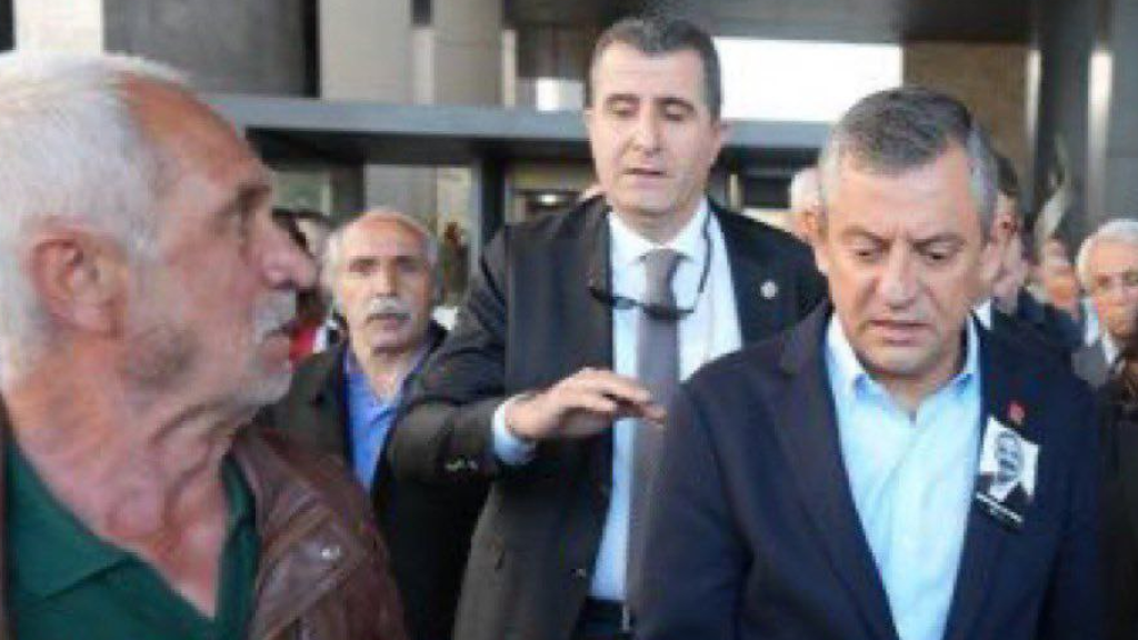 بالفيديو.. اعتداء على زعيم المعارضة في تركيا