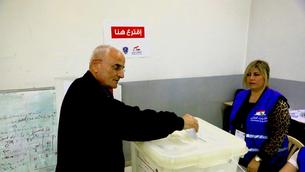 وزير الدفاع الوطني اللواء ميشال منسى أدلى بصوته ونوّه بكل الجهود لإنجاح الاستحقاق الوطني
