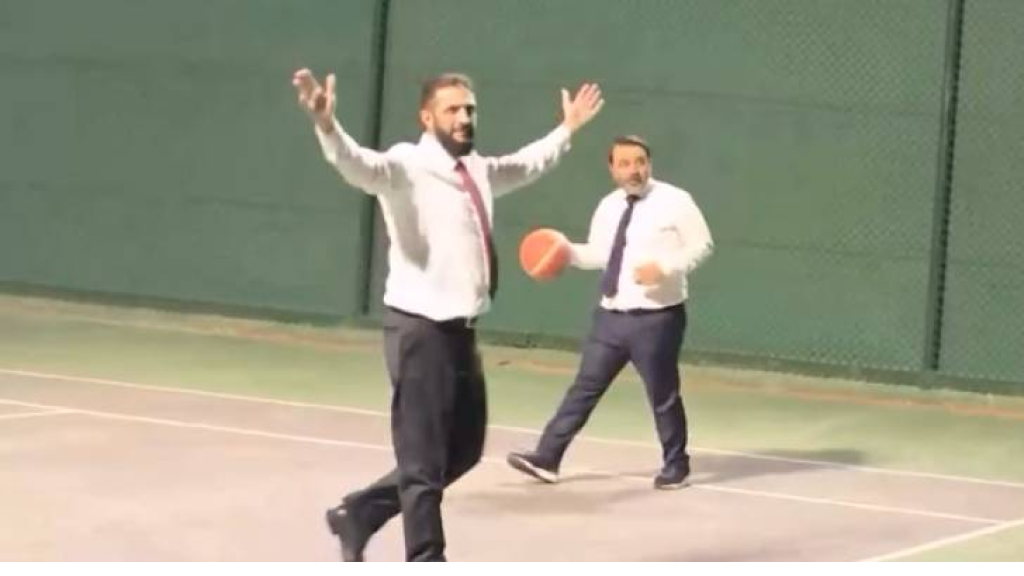 الشرع يلعب كرة السلّة! (فيديو) 