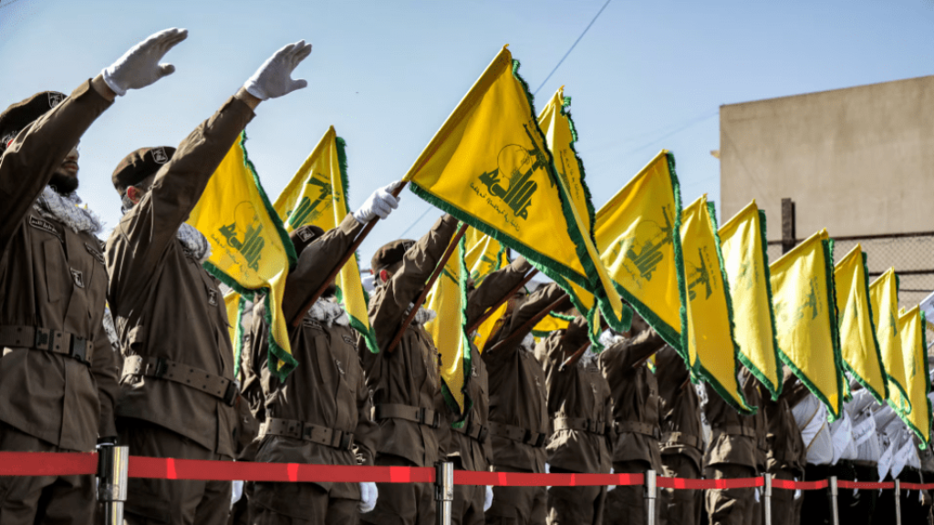 حـزب الله لـلأحـزاب الـمـسـيـحـيـة: الـمـوقـف الـعـلـنـي أو الانـكـفـاء